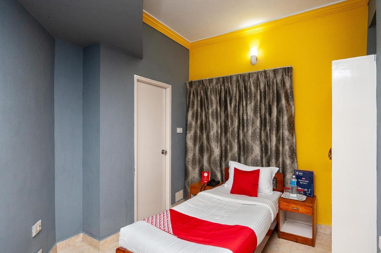 Hotel Manhattan Csennai Kültér fotó