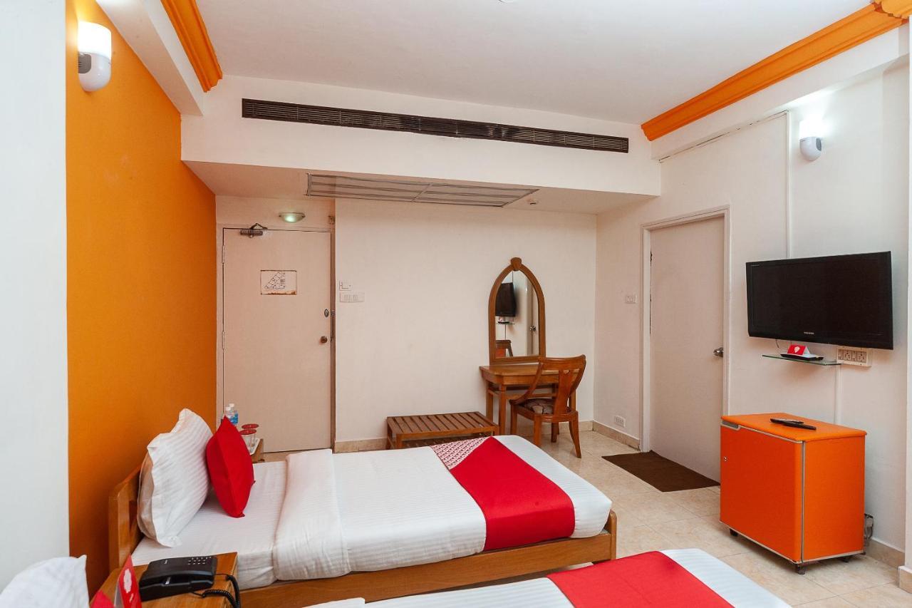 Hotel Manhattan Csennai Kültér fotó