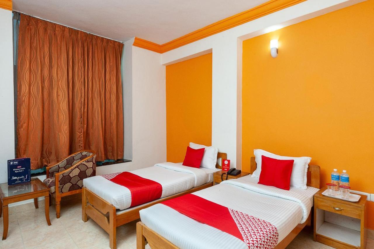Hotel Manhattan Csennai Kültér fotó