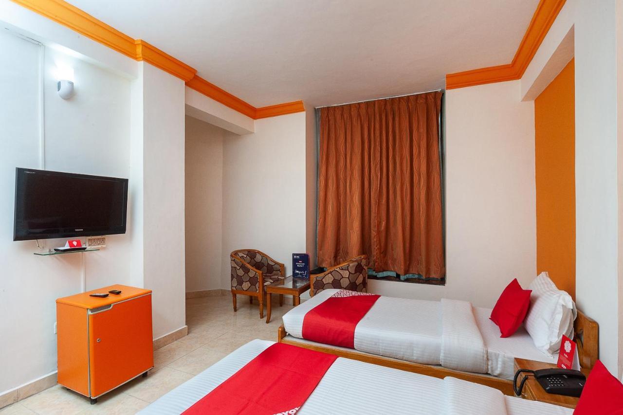 Hotel Manhattan Csennai Kültér fotó