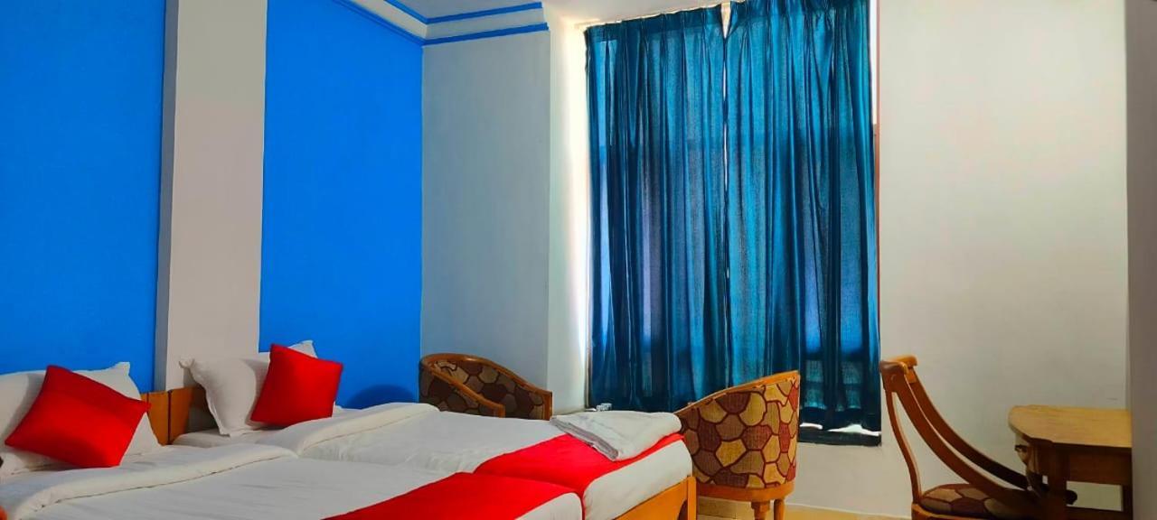 Hotel Manhattan Csennai Kültér fotó
