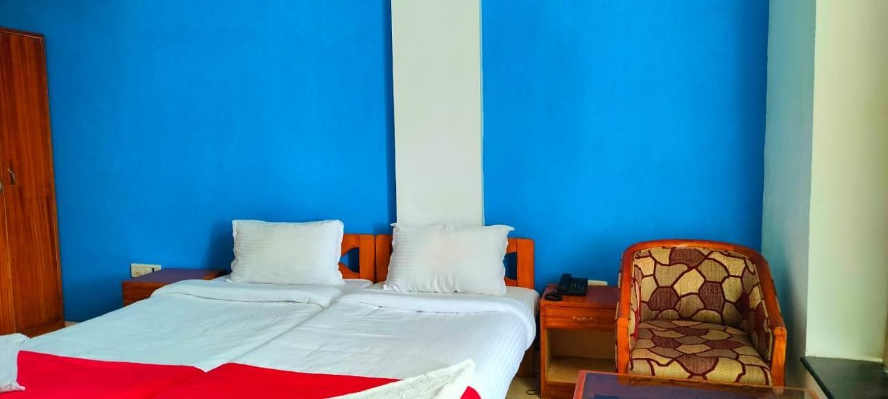 Hotel Manhattan Csennai Kültér fotó
