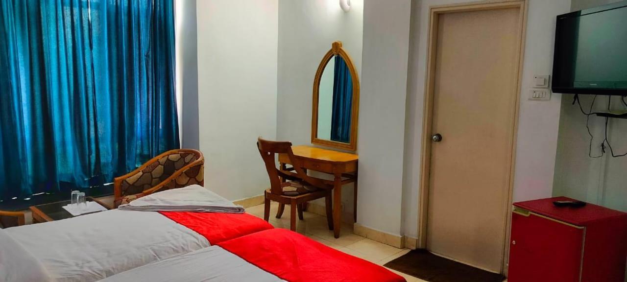 Hotel Manhattan Csennai Kültér fotó