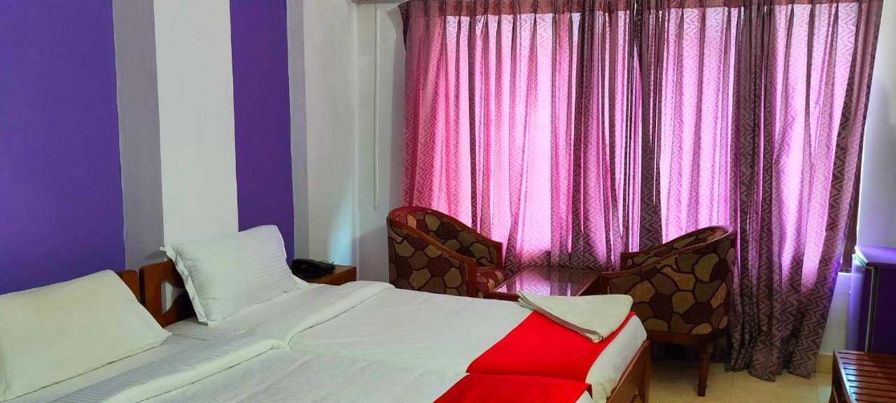 Hotel Manhattan Csennai Kültér fotó