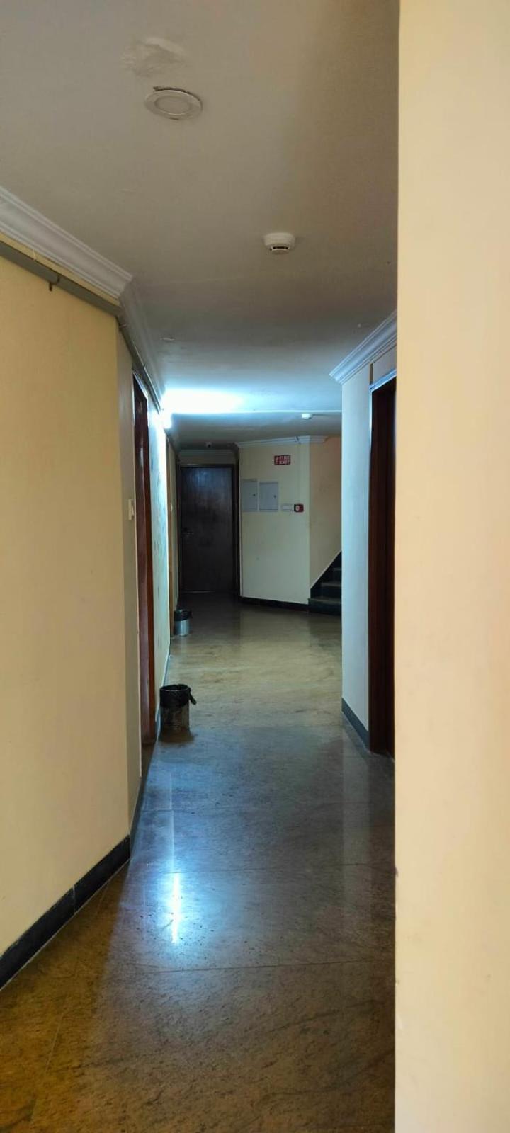 Hotel Manhattan Csennai Kültér fotó
